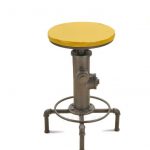 Tabouret de bar avec ses propres mains du tuyau