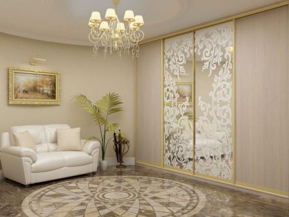 Armoire à quatre portes dans le salon