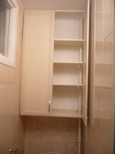 Portes de placard dans les toilettes
