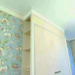Vers l'armoire murale