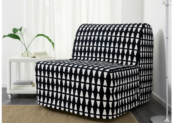 Chaise-lit dans la couverture