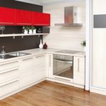 Cuisine blanche avec couleur rouge