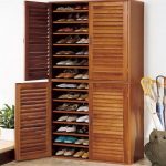 armoire à chaussures à l'intérieur
