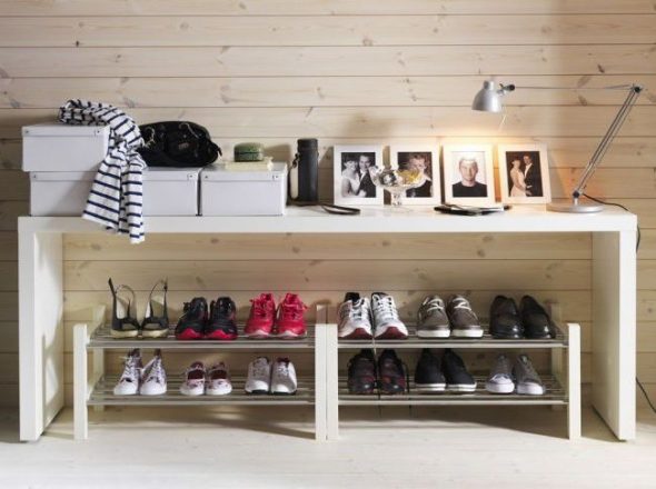 boîte à chaussures dans le hall