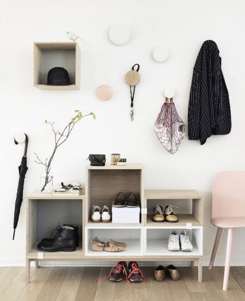 boîte à chaussures dans le hall