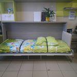 Lit pliant et table pour enfants