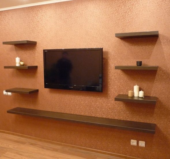 Les étagères pour les fleurs le font vous-même sur le mur