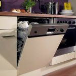 Lave-vaisselle dans la cuisine