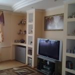 Armoire en placoplâtre dans une grande pièce