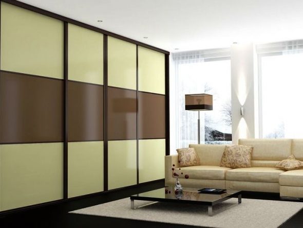 Grande armoire dans le salon