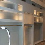 Armoire en placoplâtre dans la conception de la pièce
