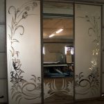 Armoire coulissante avec motif de sablage