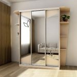 Armoire coulissante dans la chambre avec une photo