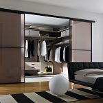 armoire dans la chambre