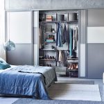 armoire dans la chambre à l'intérieur