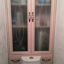 Armoire dans les toilettes photo