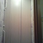 Placard dans les toilettes avec leurs propres mains