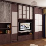 Armoires coupe dans le salon avec télévision