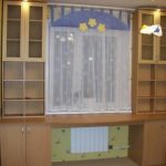 Tableau près de la fenêtre dans la pépinière