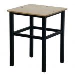 Chaise sur un cadre en métal faites-le vous-même