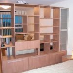 Une armoire peut être installée en tant que partition.