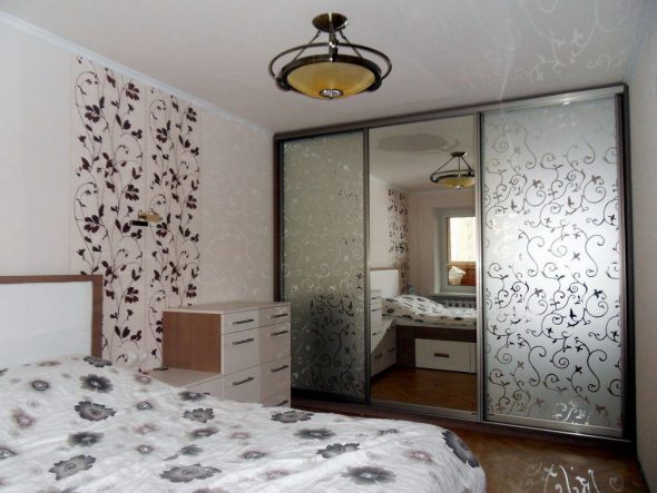 armoire dans la chambre