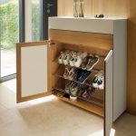 boîte à chaussures avec étagères en métal