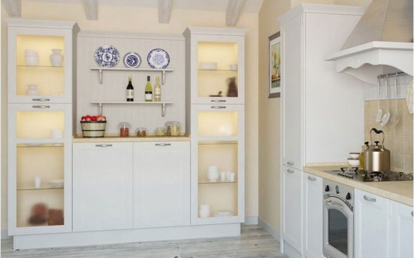 buffet blanc dans la cuisine spacieuse