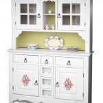 buffet blanc avec des ornements