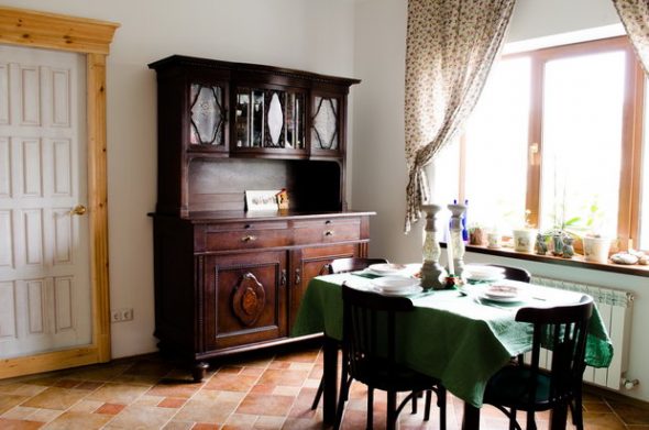 buffet dans la cuisine spacieuse