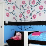 lit d'enfant dans la chambre