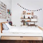lit d'enfant dans la photo de la chambre