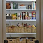 garde-manger dans l'appartement