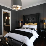 petite chambre aux couleurs sombres