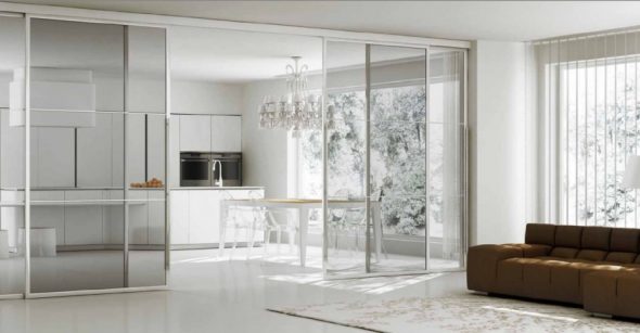 portes des compartiments dans le salon