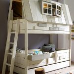 maison avec lits superposés