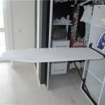 planche à repasser dans l'armoire