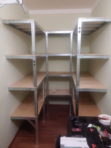 rack prêt dans le garde-manger