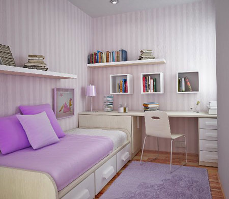 étagères dans une petite chambre