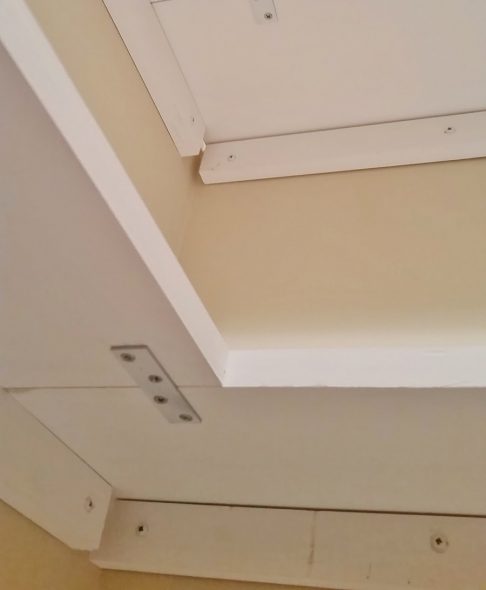 étagères de montage sur le mur