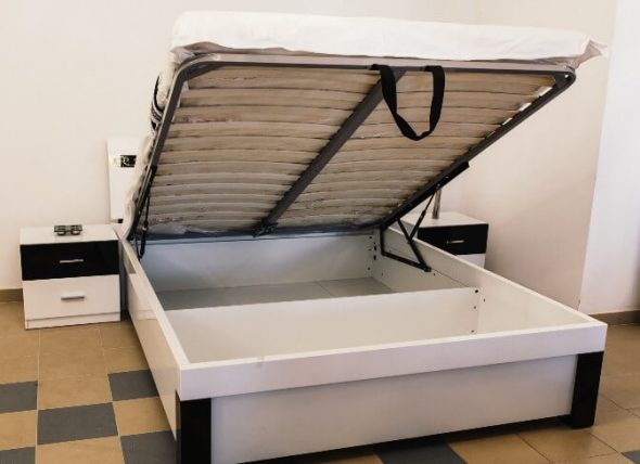 lit avec un mécanisme de levage