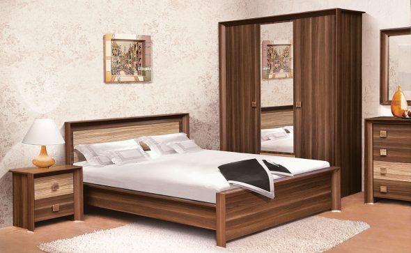le lit est moderne et de haute qualité