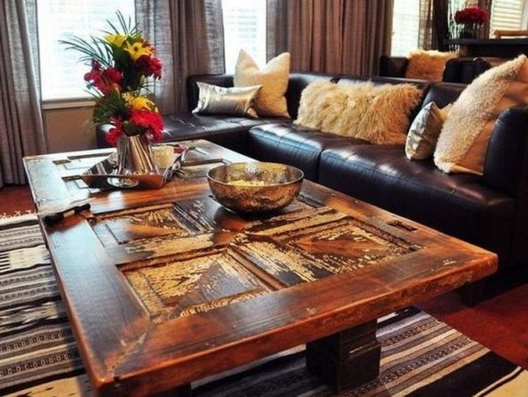 table massive d'une vieille porte