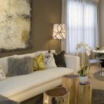 chambre lumineuse avec mobilier
