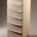 coffre en bois inhabituel