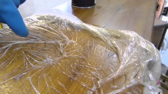 couvrir la surface avec du papier d'aluminium