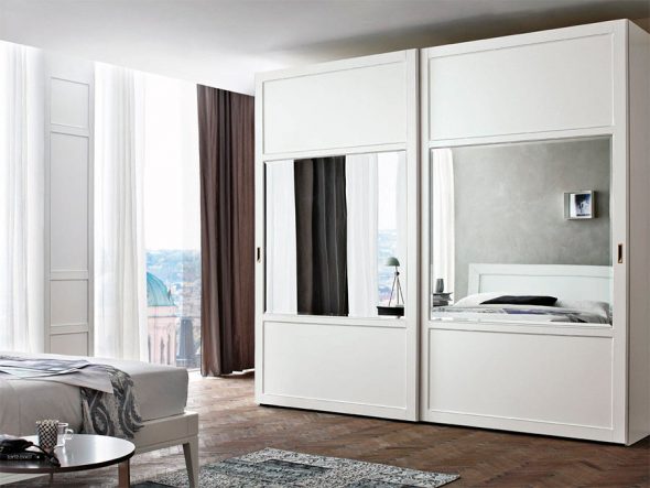 placard blanc dans la chambre