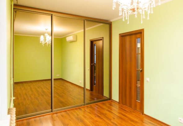 armoire au plafond
