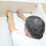 garde-robe dans le couloir avec leurs propres mains
