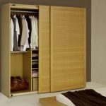 armoire dans la chambre